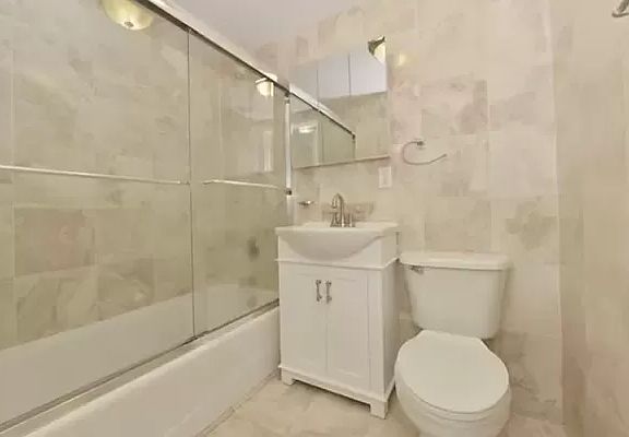 3rd image of 140 W 19th St APT 6A