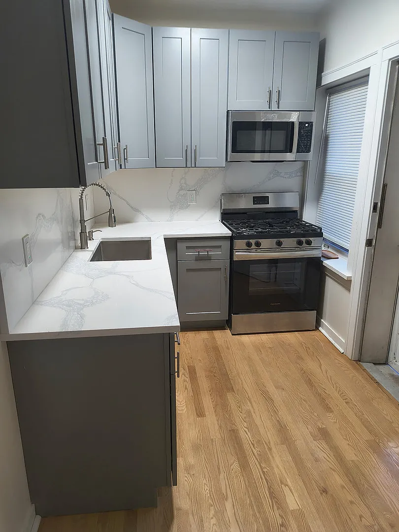 4 bed, 1300 sqft, $5,250 — Photo 2