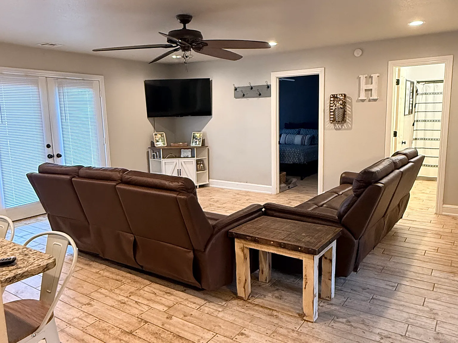 5 bed, 2985 sqft, $4,200 — Photo 1