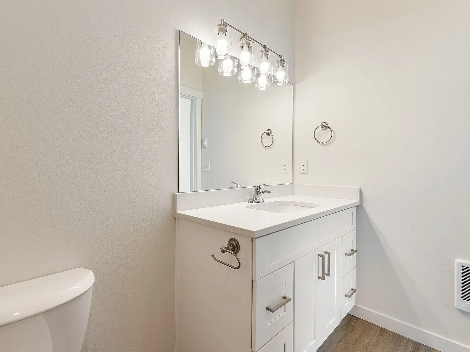 Modern Living in the Heart of Lynden Brand New! — Photo 4