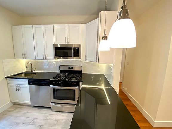 4th image of 3116 32nd St APT 1B