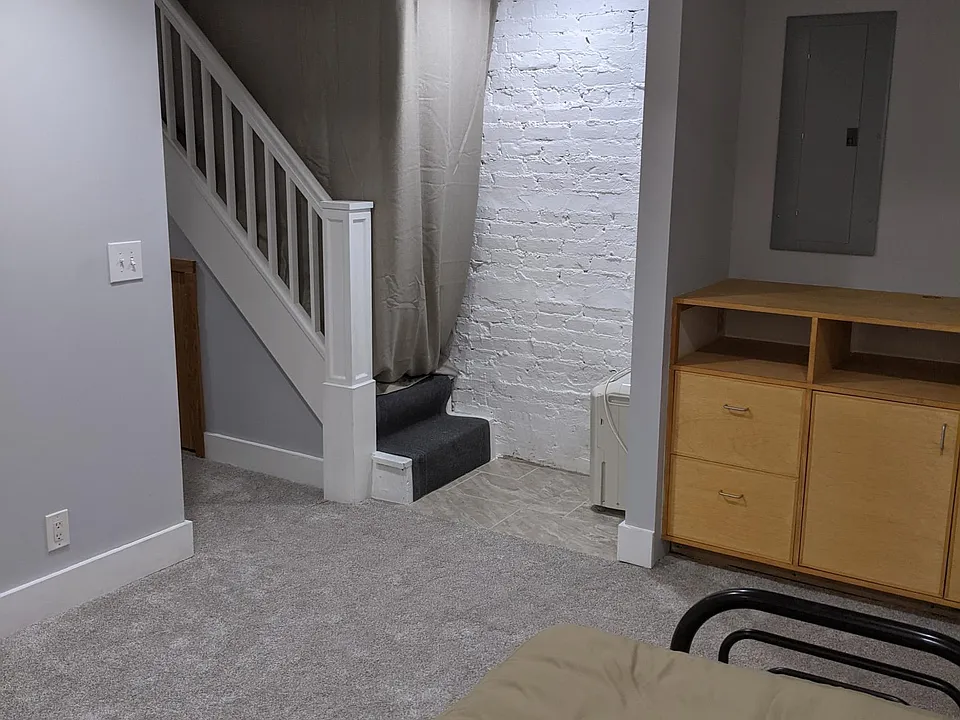 2814 6th St NE #BASEMENT