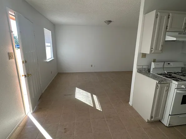 Alston apartments, 604 E Alston St APT 4, Hobbs, NM 88240