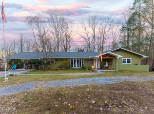 1005 W Outer Dr, Oak Ridge, TN 37830