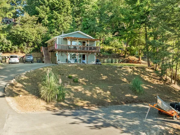 97685 Marina Heights Loop, Brookings, OR 97415