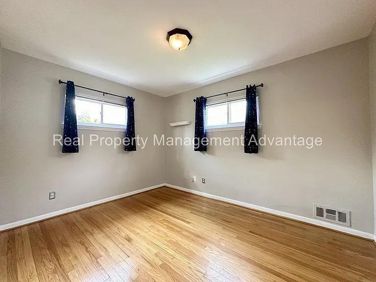 1304 S Wilson Ave — Photo 17