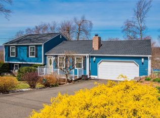 8 Bernadette Ln, Wallingford, CT 06492