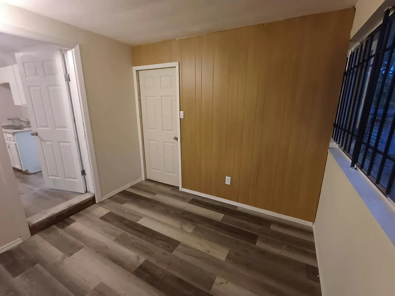 4 bed, 748 sqft, $1,190 — Photo 2