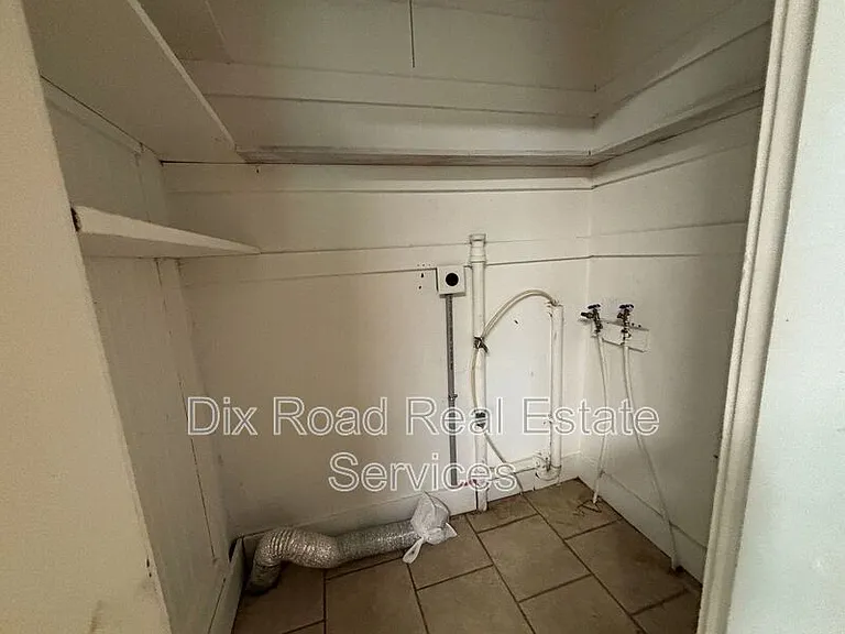 123 N Miami St — Photo 11