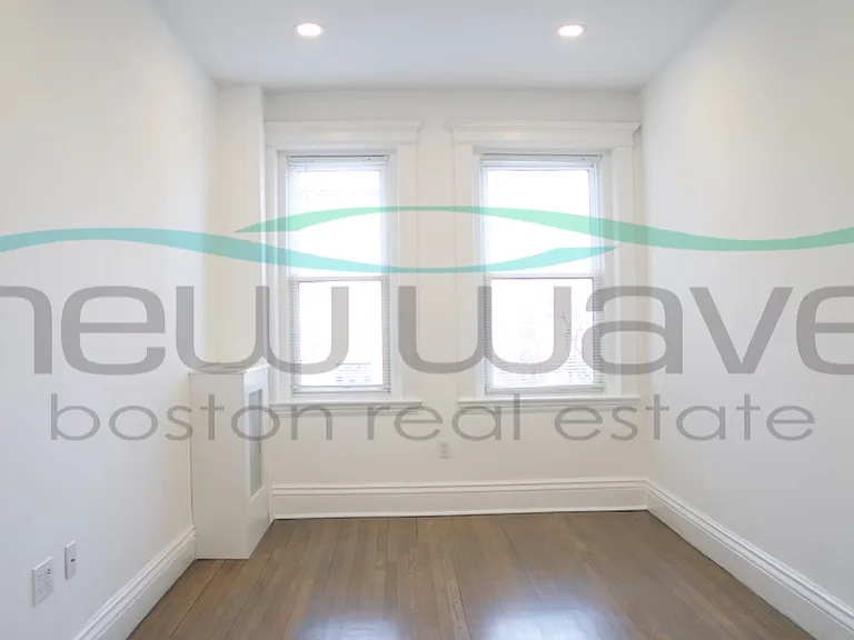 55 Queensberry St #11 — Photo 7