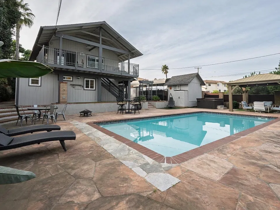 444 Avalon Dr #A