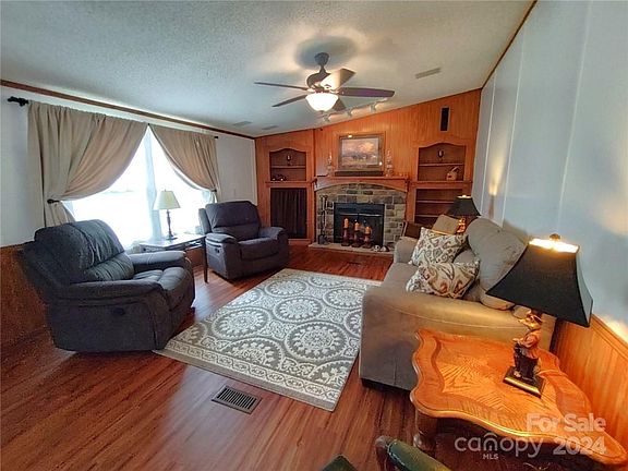 4th image of 204 Woodfield Dr