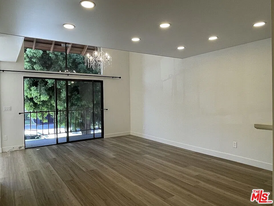 3 bed, 3.0 bath, 1710 sqft, $4,600 — Photo 2