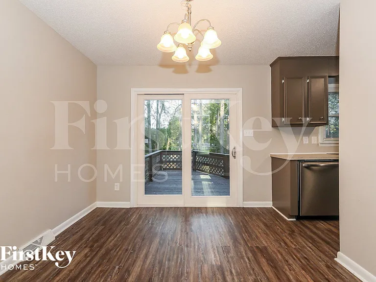 8508 Woodthorn Pl — Photo 5