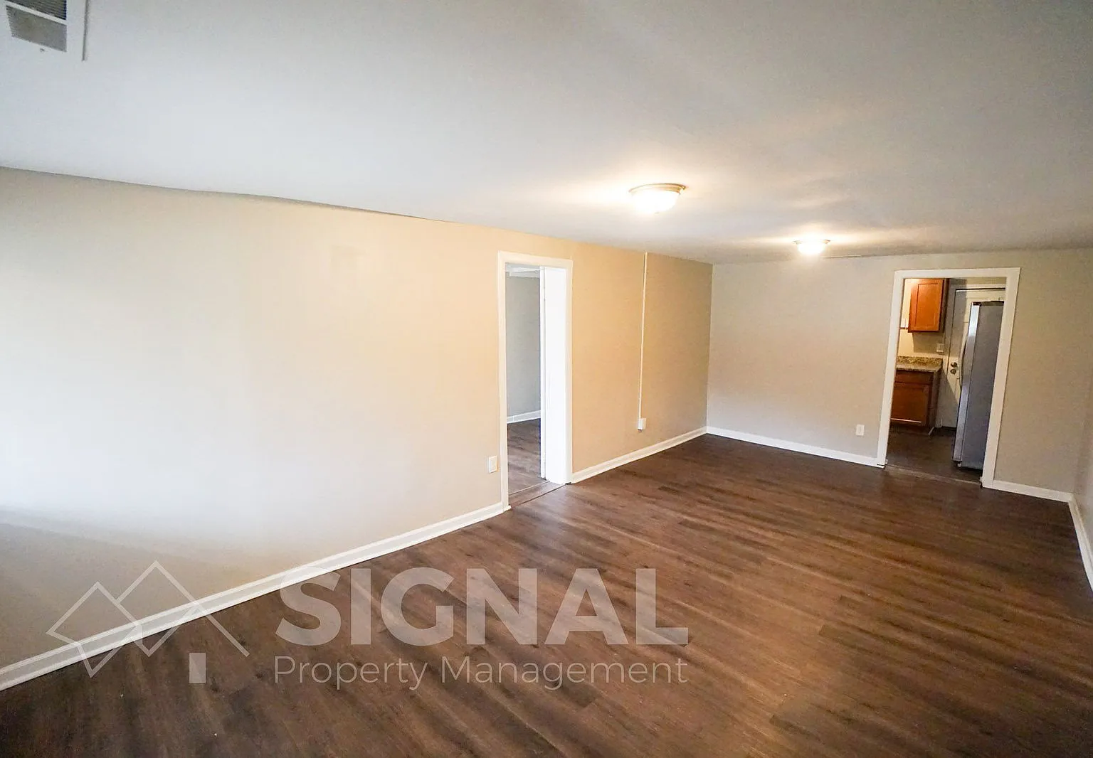 3 bed, 1.0 bath, 1060 sqft, $1,095 — Photo 3