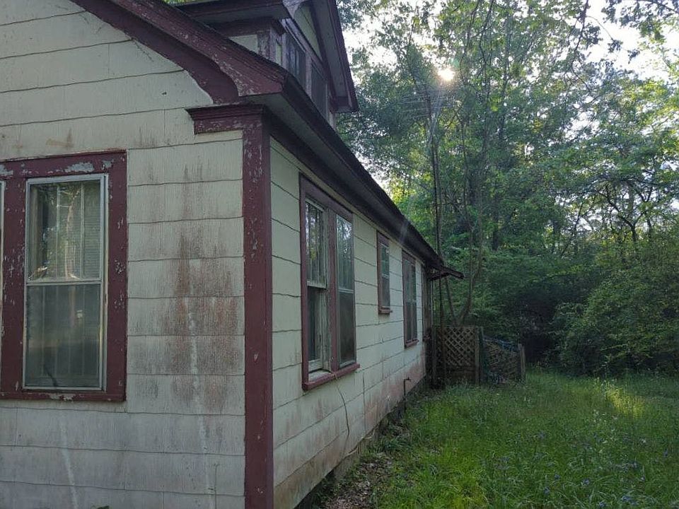 2nd image of 302 S Walnut