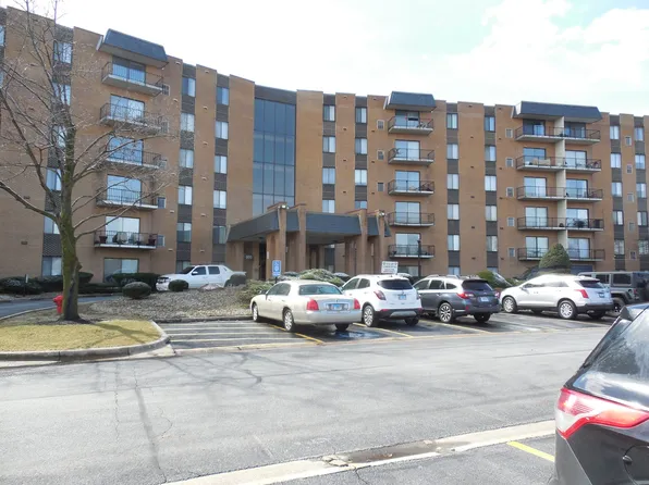 900 W Sunset Dr APT 504, Glenwood, IL 60425