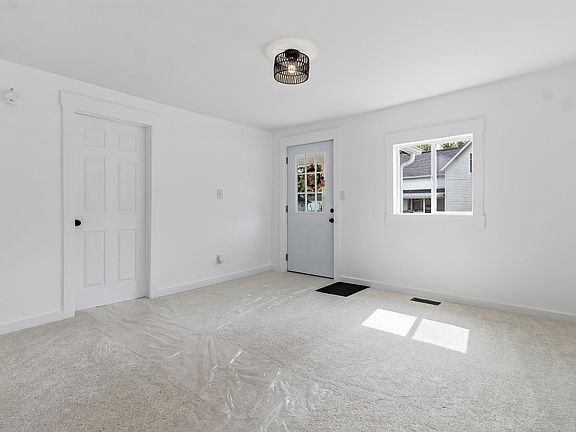 5th image of 320 W 37th St