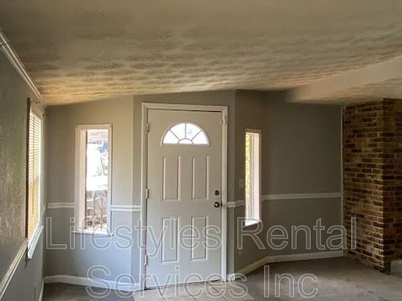 3rd image of 6727 Herst Ln