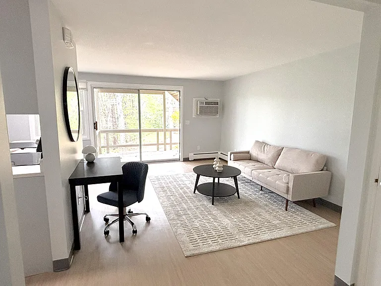 39 Therese Ave — Photo 6