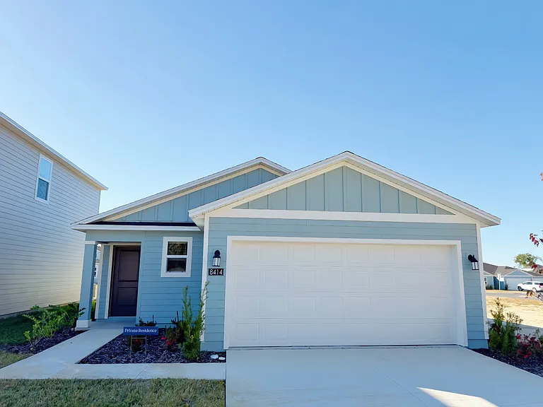 8414 SW 41st Cir — Photo 1