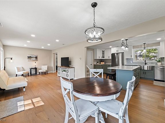 3rd image of 34529 Beachpark Dr