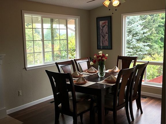 3rd image of 3332 Sylvan Dr W