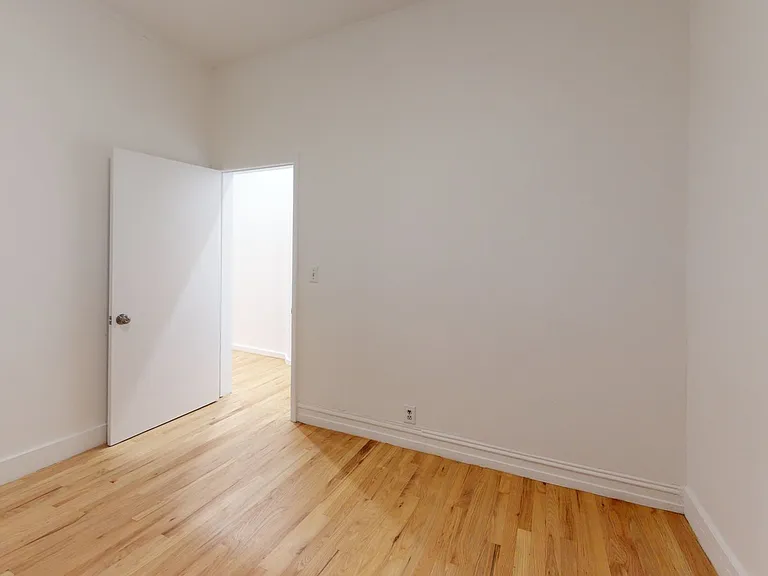 501 E 84th St #4N — Photo 9