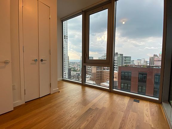 4th image of 436 Albee Sq #C18