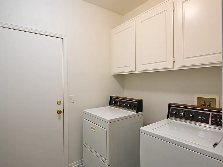 4208 Grandview Dr — Photo 12