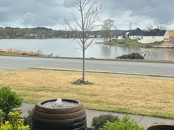 7317 Lake Point Cir, Benton, AR 72019