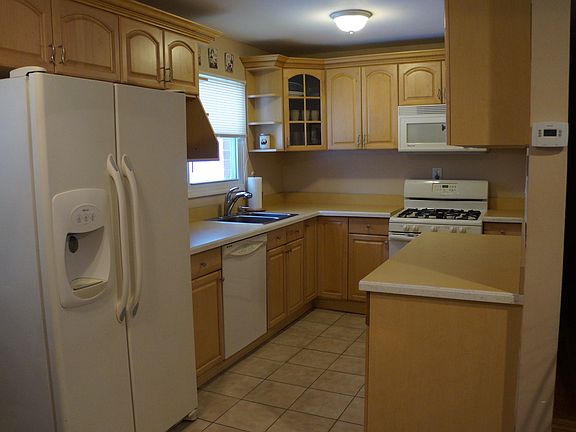 3rd image of 60 Paula Blvd