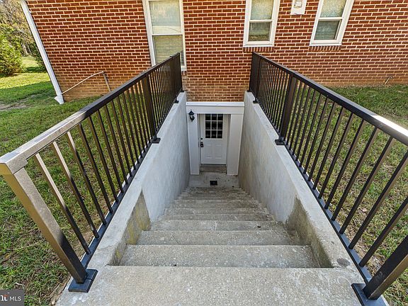 3rd image of 332 Ridge Rd APT C