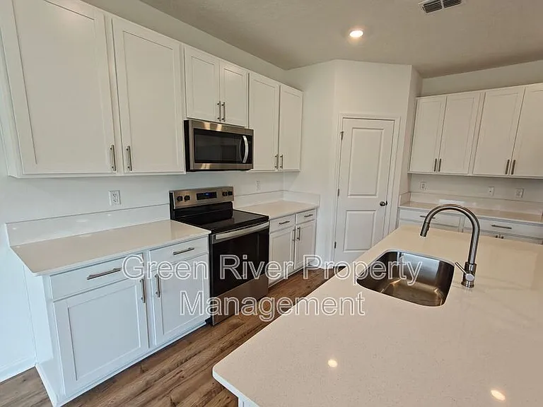 5724 Lagoon Cruise Way — Photo 7
