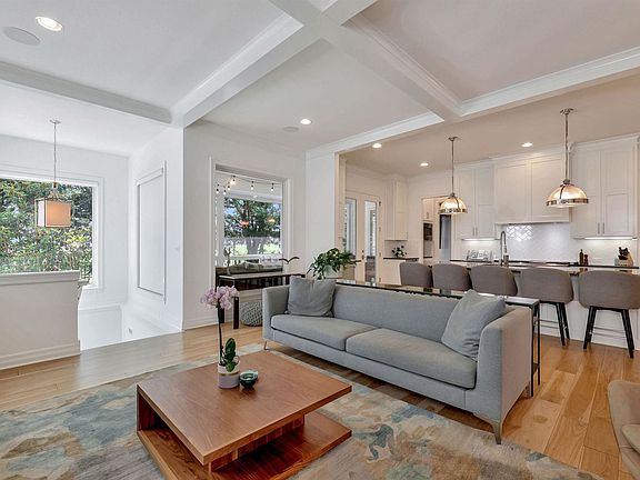 5th image of 413 N Jackson Heights St