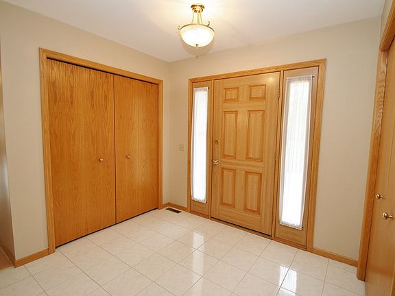 2nd image of 2879 Ascot Ct
