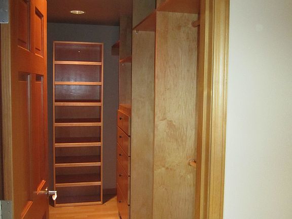 3rd image of 810 Country Club Dr