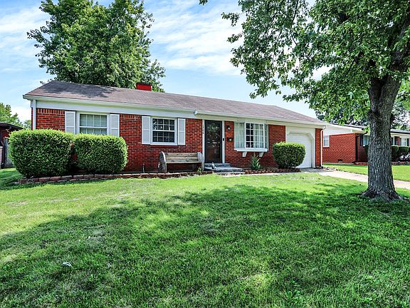 2nd image of 1706 Desoto Ln