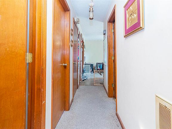 5th image of 721 Sams Ln
