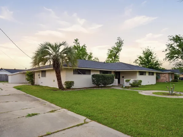 2200 Barbe Ct, Lake Charles, LA 70601