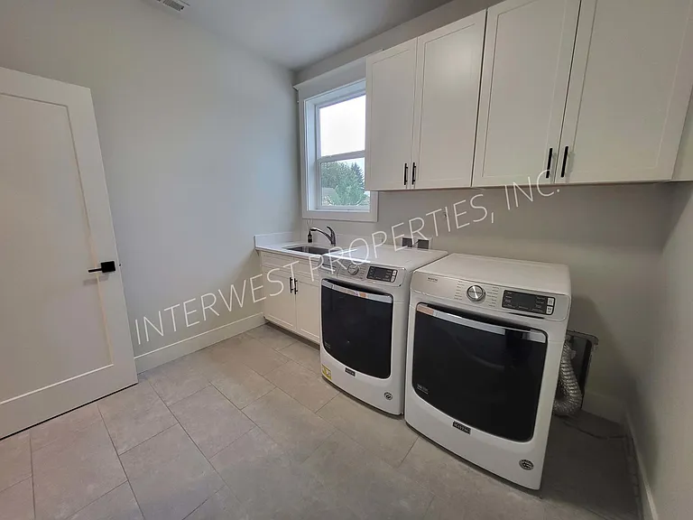 7114 NE 8th Ave — Photo 33
