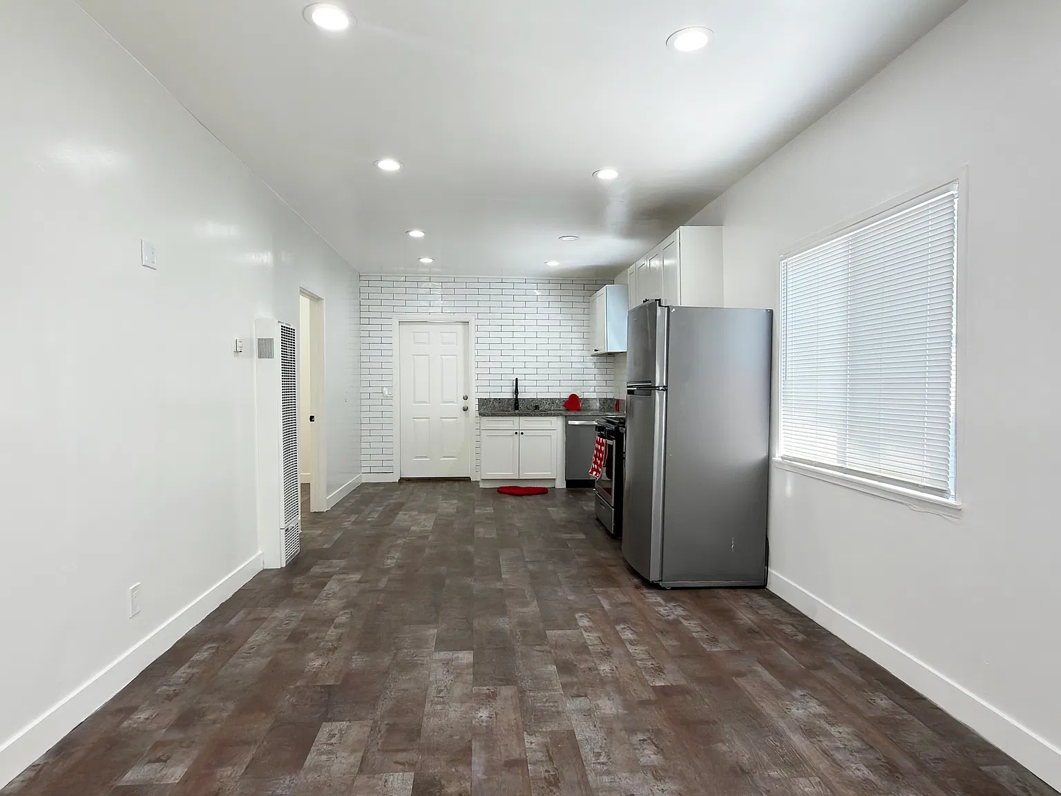 2 bed, 850 sqft, $1,895 — Photo 2