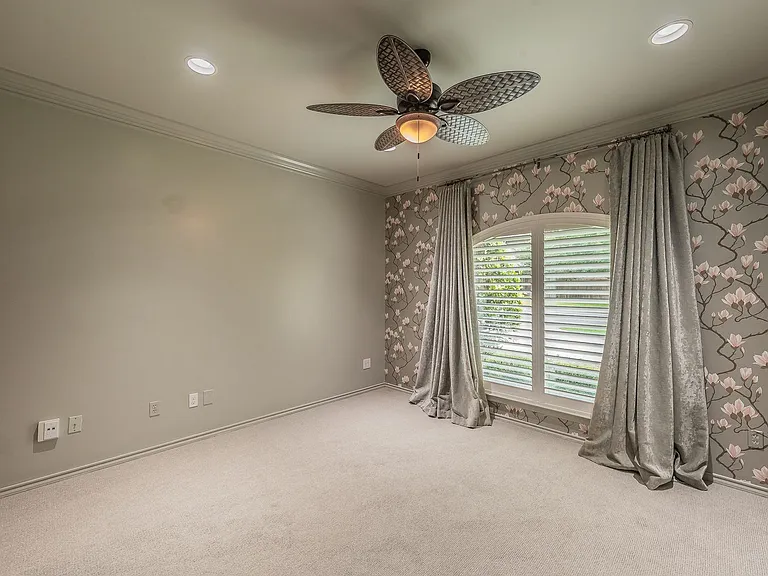 6724 Blue Meadow Dr — Photo 37