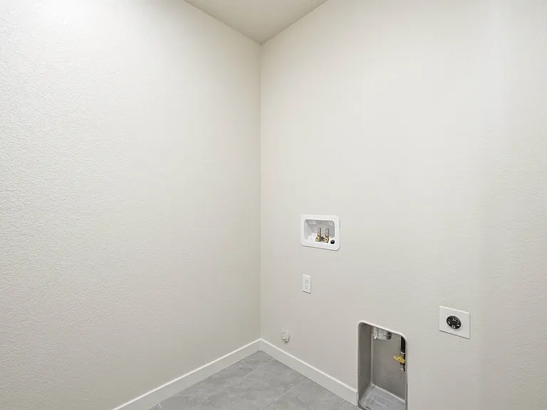 3818 E Commerce Way — Photo 12