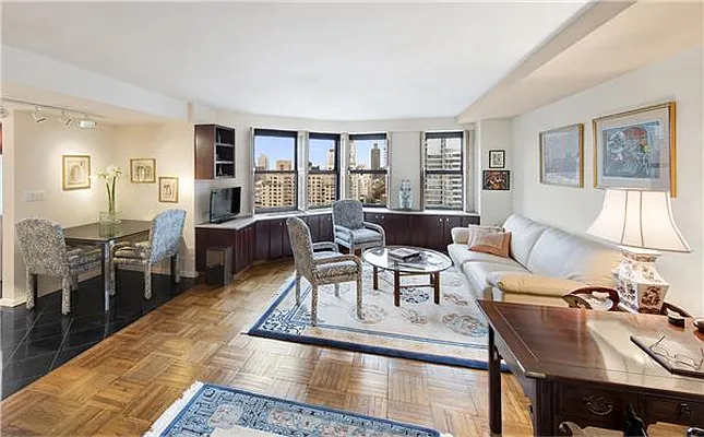 Sold by R New York | media 10