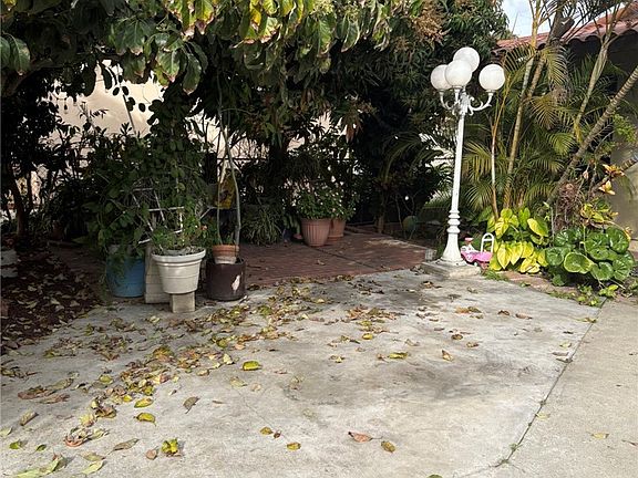 2nd image of 1362 S Downey Rd