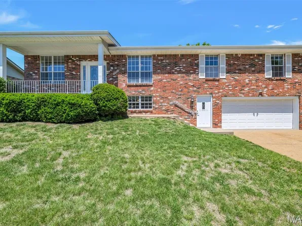 4863 Vermilion Dr, Saint Louis, MO 63128