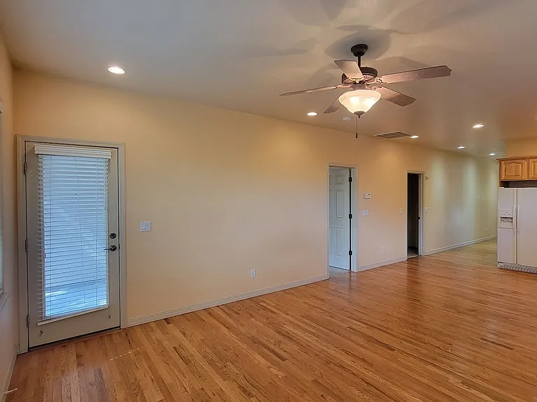 2835 Brittany Dr — Photo 7