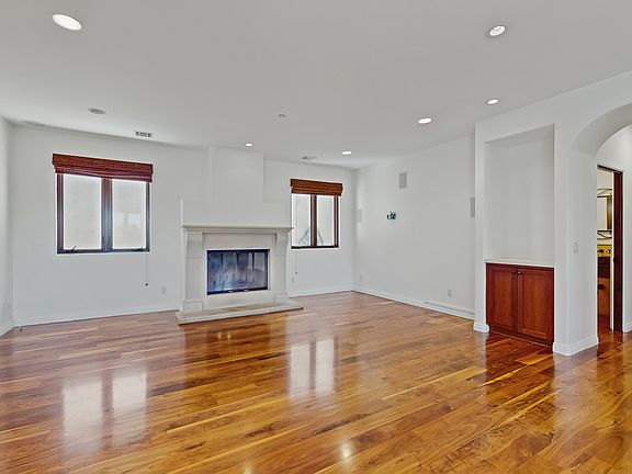 5th image of 3311 Deronda Dr