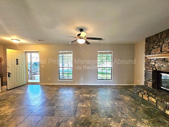 3rd image of 1811 W Gulfport Cir